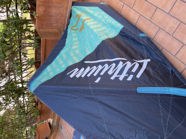 Airush - 12 litium e 9 wave