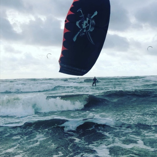Naish - PIVOT lim.ed BLACK s25