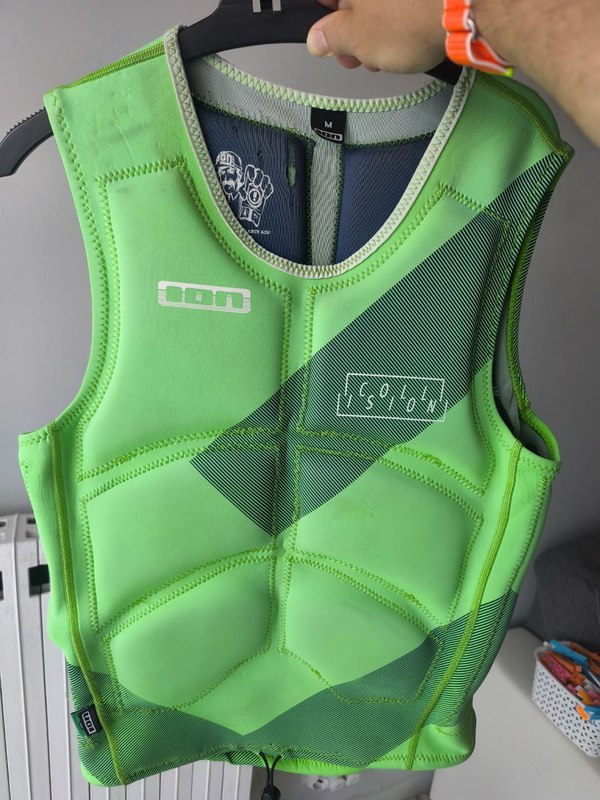 altra - Ion Impact vest collision