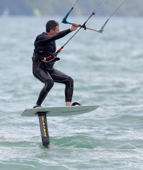 Naish - Hover 127cm mast Alu 85 front 960