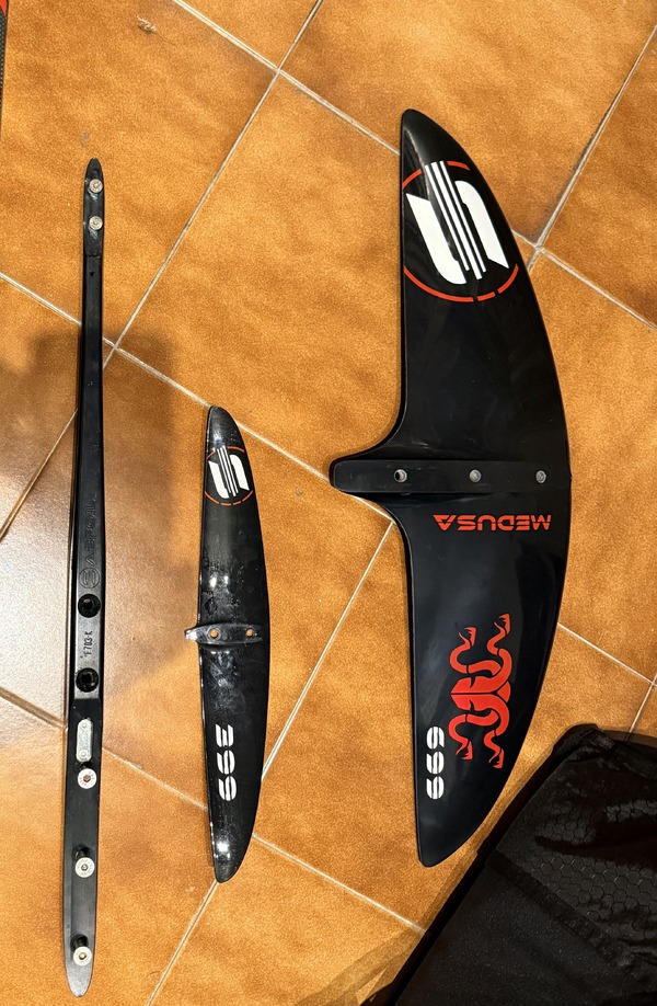 Moses - 699 medusa, fusoliera 703, stabilizzatore 399