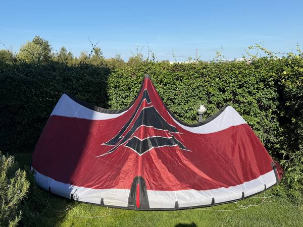 Naish - Pivot 10m 25