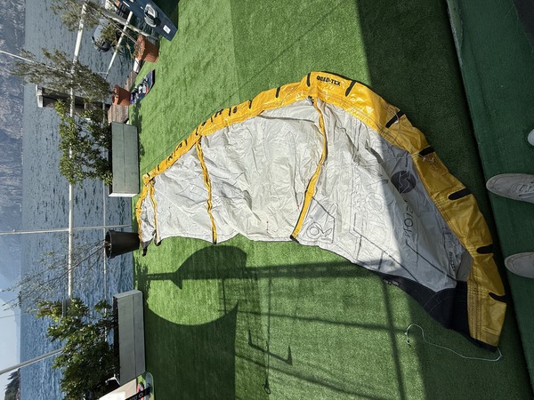 Naish - pivot 9m alulla