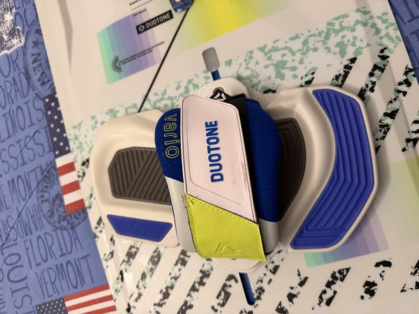 Duotone - 2024 Select Concept Blue 144 X 42 con pad  Vario Combo 2024 Pads & Straps M-XL