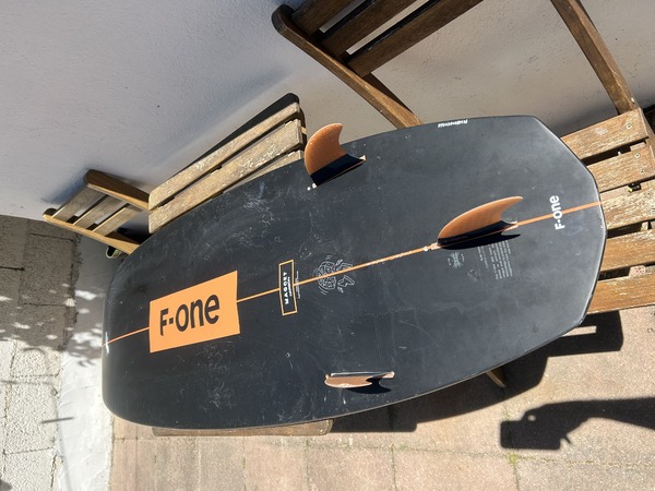 F-One - Magnet carbon