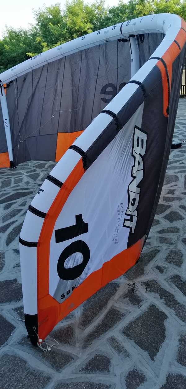 F-One - BANDIT TEC 2025 con barra 