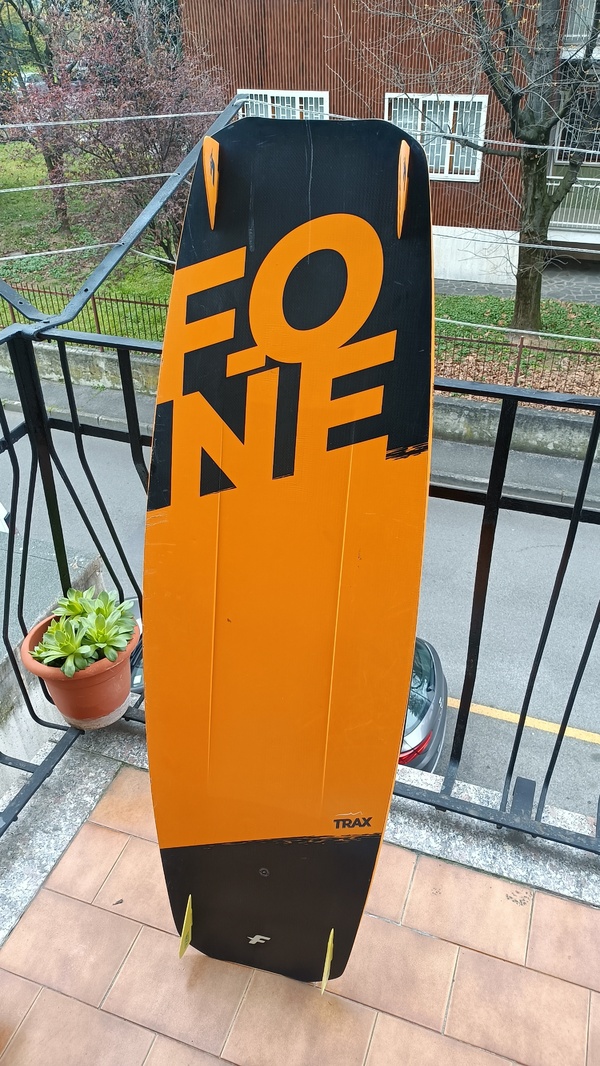 F-One - Trax Carbon
