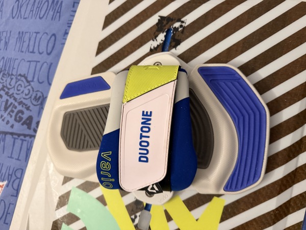 Duotone - 2024 Select Concept Blue 144 X 42 con pad  Vario Combo 2024 Pads & Straps M-XL