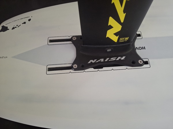Naish - Hover 127cm mast Alu 85 front 960