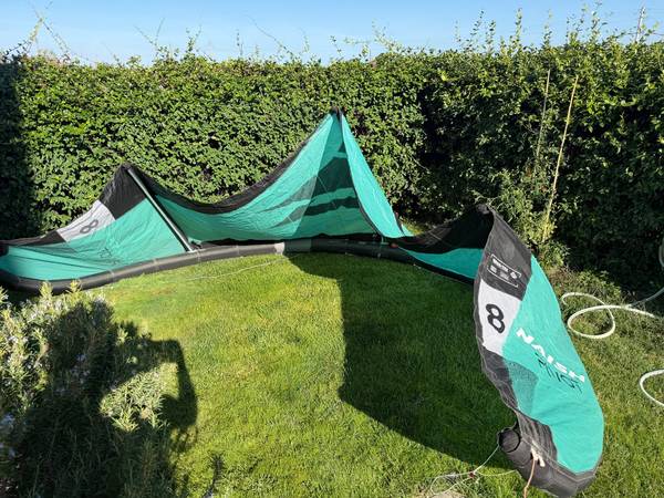 Naish - Pivot 8m 25