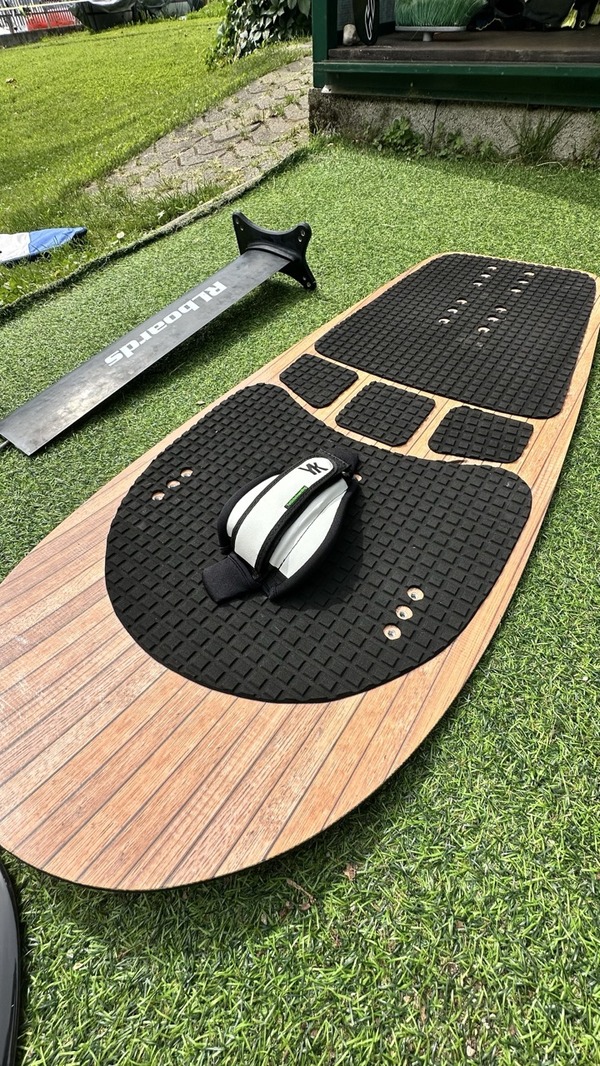 RLboards - Complete beginner foil